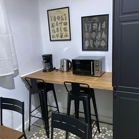 Spacious Modern Apartment In The Vibrant El Raval Barcelona Eksteriør billede