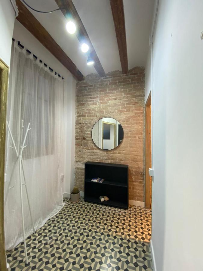 Spacious Modern Apartment In The Vibrant El Raval Barcelona Eksteriør billede