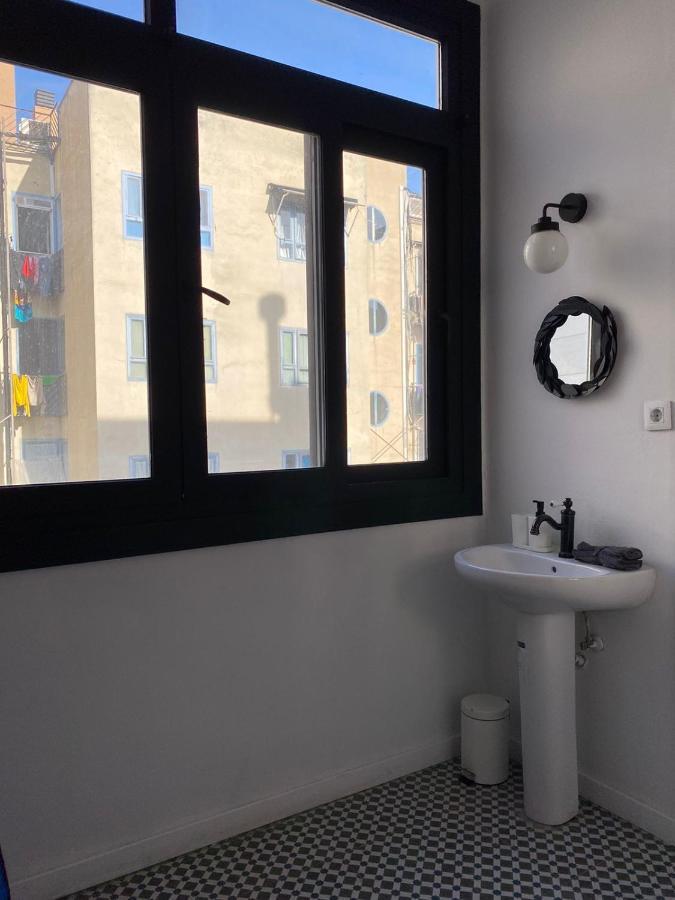 Spacious Modern Apartment In The Vibrant El Raval Barcelona Eksteriør billede