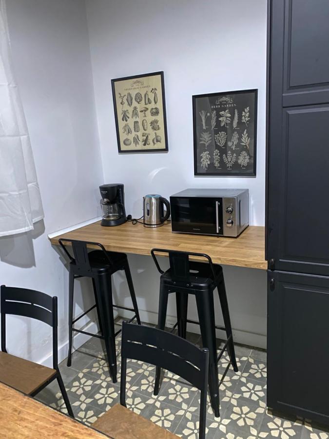Spacious Modern Apartment In The Vibrant El Raval Barcelona Eksteriør billede